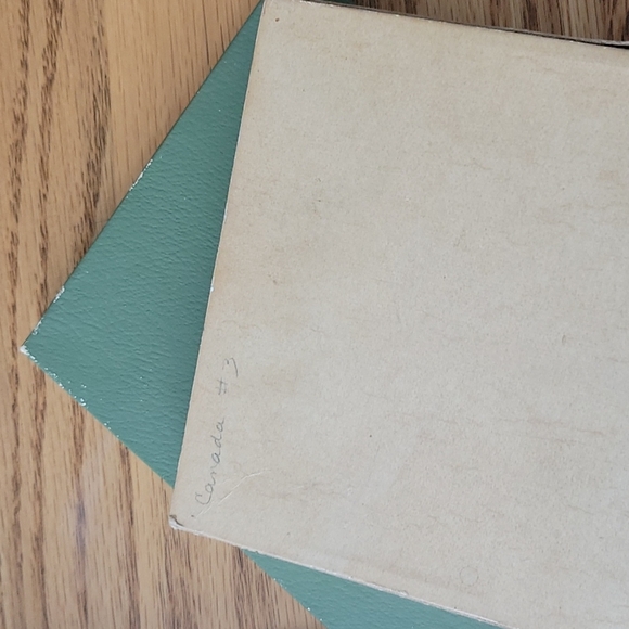 3 Golden Canada Spoons - Picture 7 of 7